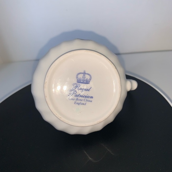RARE FIND ROYAL PATRICIANFINE BONE CHINA MADE IN ENGLAND CREAMER - Picture 3 of 6